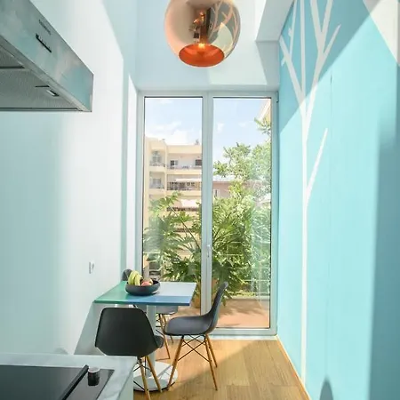 Artful Loft With Rooftop Terrace, Near شقة