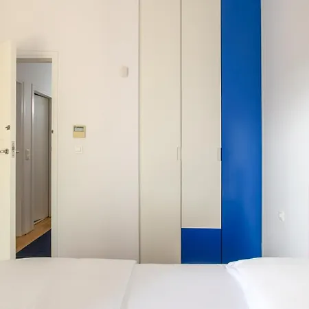 Artful Loft With Rooftop Terrace, Near خانيا