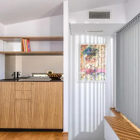 Artful Loft With Rooftop Terrace, Near شقة خانيا