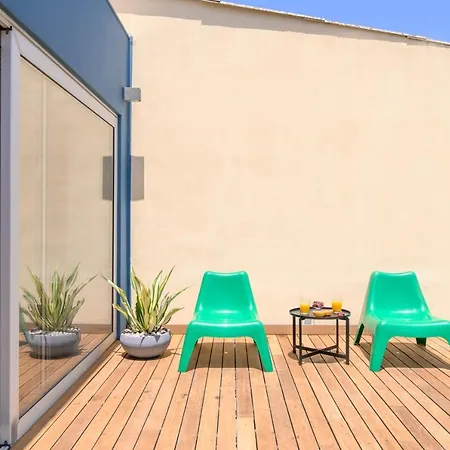 شقة Artful Loft With Rooftop Terrace, Near خانيا