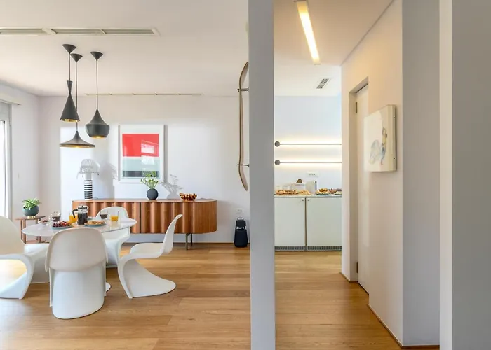 Artful Loft With Rooftop Terrace, Near *