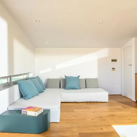 Apartman Artful Loft With Rooftop Terrace, Near *